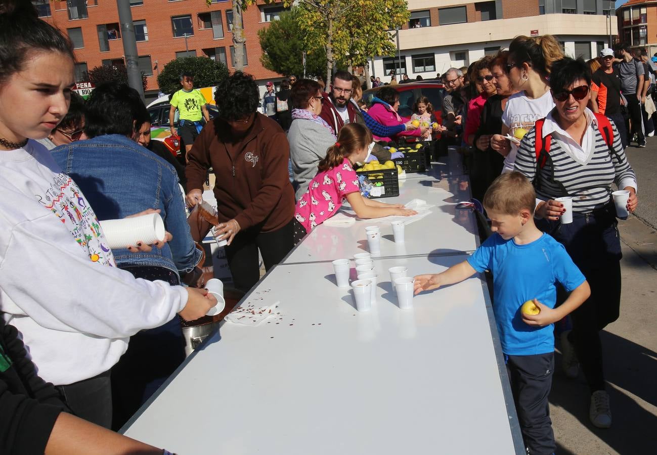 iel a su cita con la solidaridad, la tradicional marcha ASPACE ha echado a andar este domingo, 29 de octubre, desde el polideportivo municipal de Las Gaunas con la participación de alrededor de 3.000 personas que han querido apoyar esta iniciativa que pretende concienciar a la sociedad riojana sobre la realidad de las personas con parálisis cerebral.
