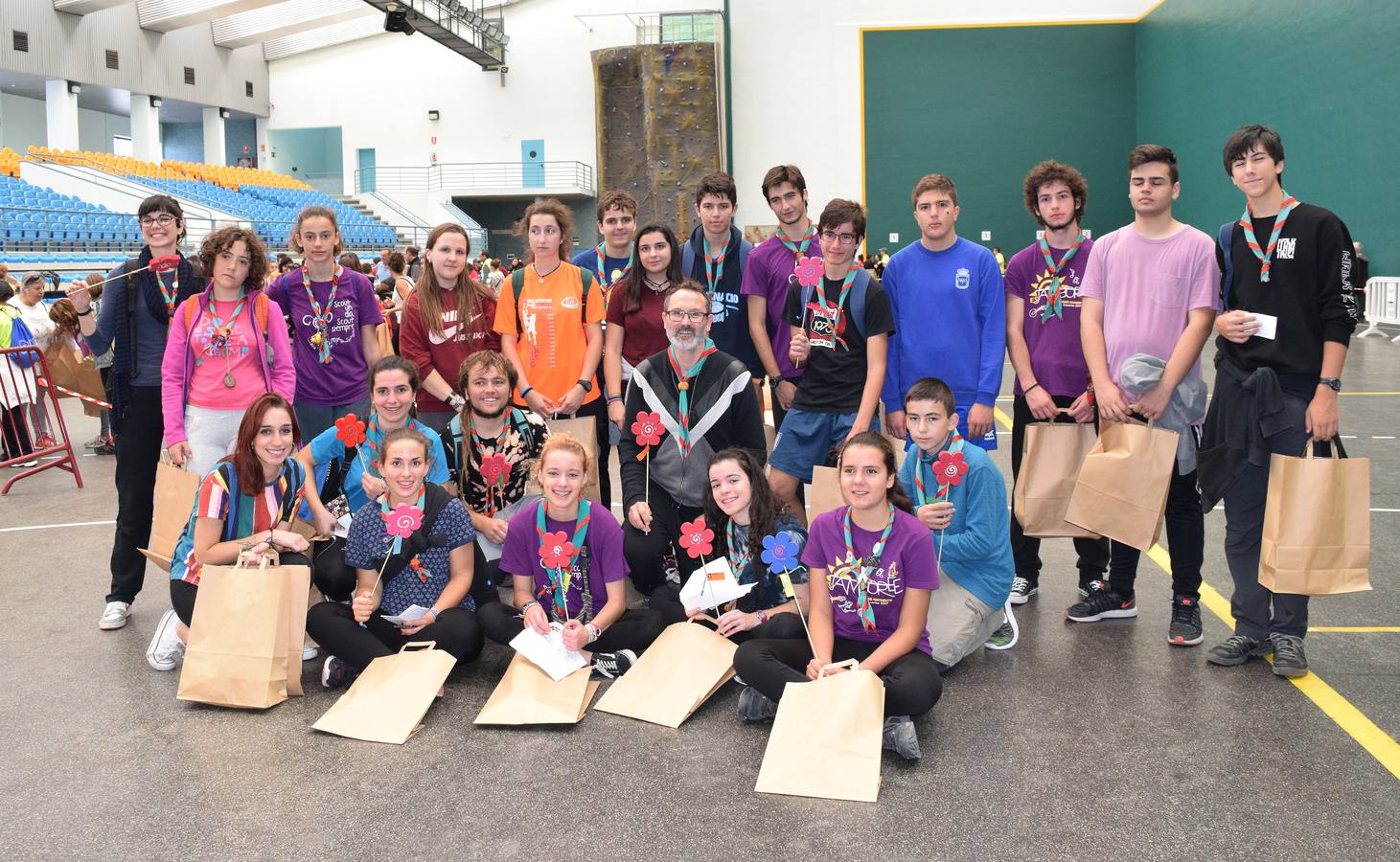 iel a su cita con la solidaridad, la tradicional marcha ASPACE ha echado a andar este domingo, 29 de octubre, desde el polideportivo municipal de Las Gaunas con la participación de alrededor de 3.000 personas que han querido apoyar esta iniciativa que pretende concienciar a la sociedad riojana sobre la realidad de las personas con parálisis cerebral.