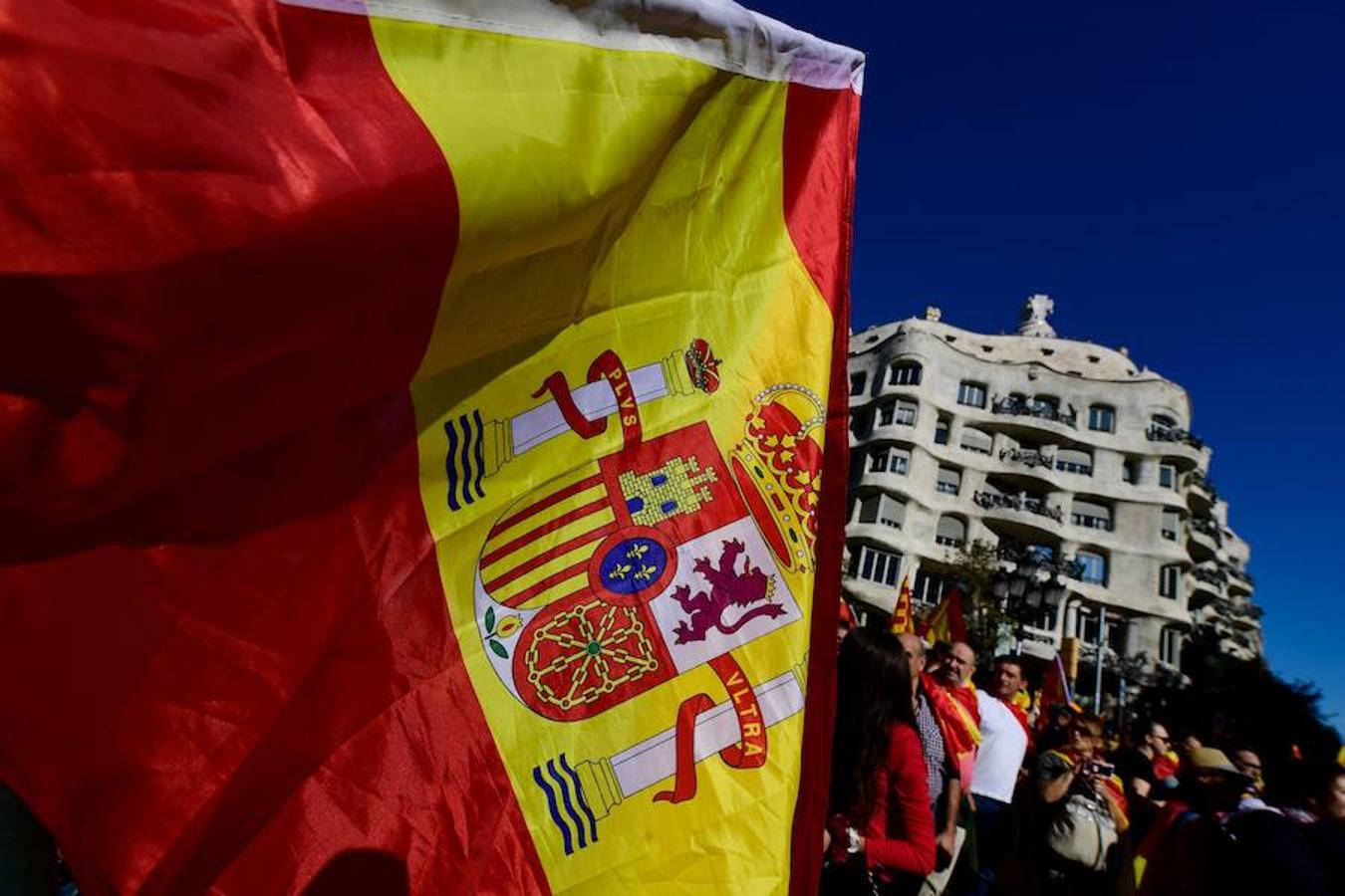 La marcha convocada por Societat Civil Catalana bajo el lema 'Tots som Catalunya. Per la convivència, seny!