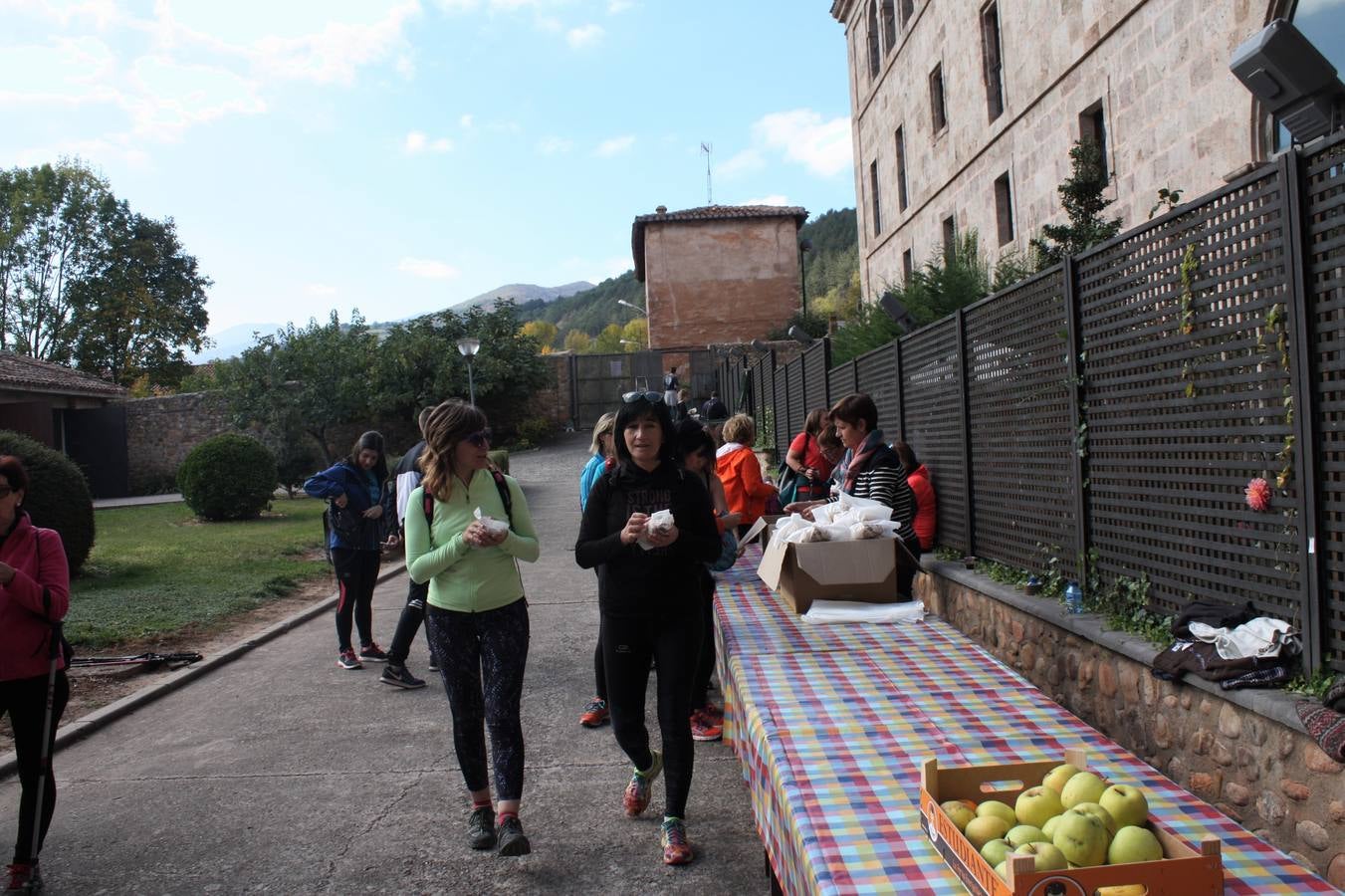 Unas 350 personas participan en la tercera Marcha del Camino del Rey