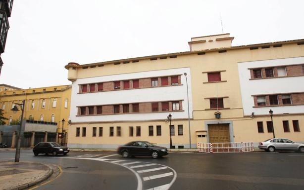 El Ayuntamiento de Logroño quiere demoler el antiguo cuartel de avenida de Viana antes del verano