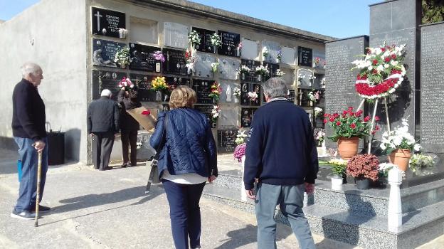   Calahorra. Visita, en la mañana de ayer, al cementerio de La Planilla.