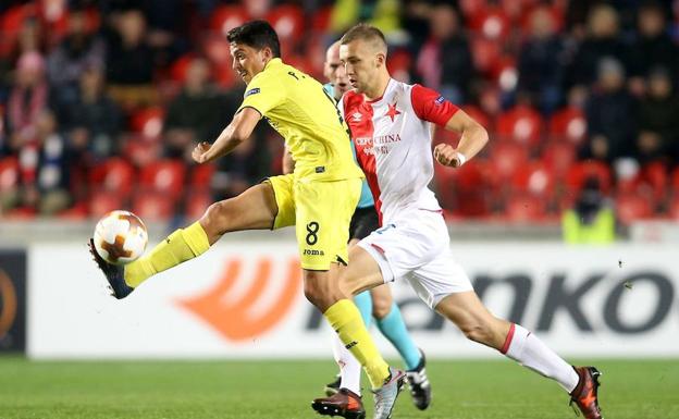 Pablo Fornals, ante Tomas Soucek.