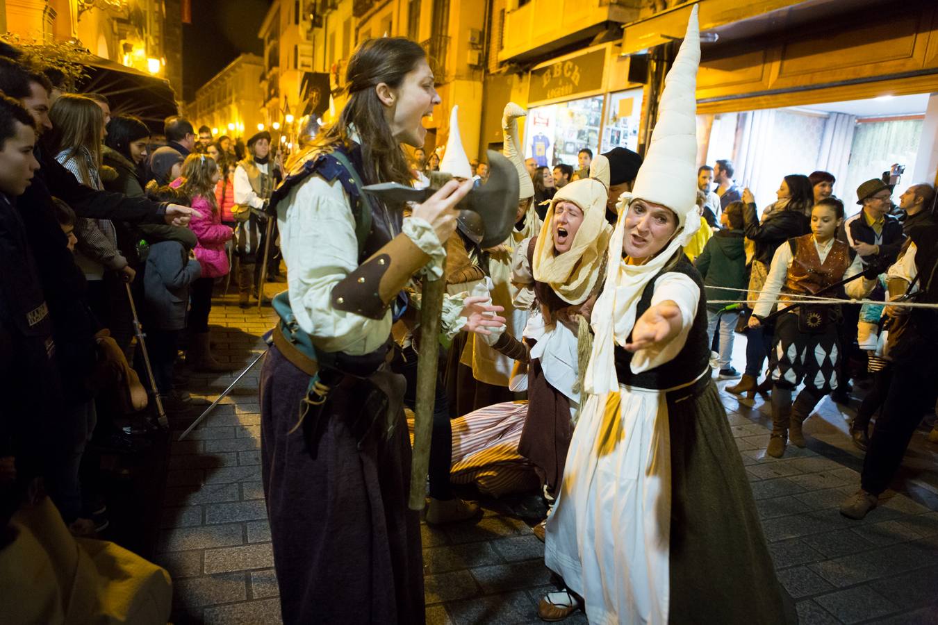 Logroño se llena de brujas para rememorar el auto de fe de 1610