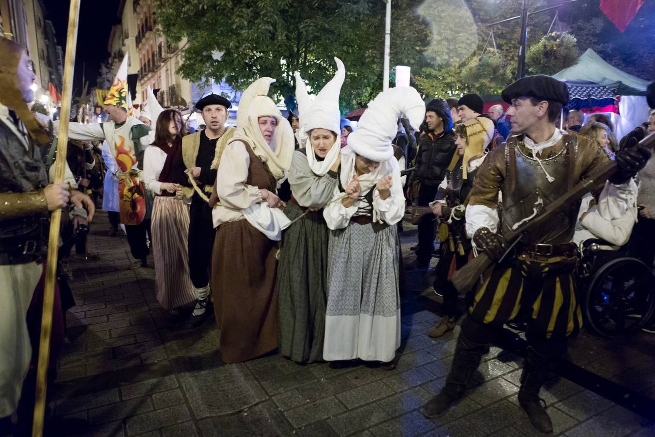 Logroño se llena de brujas para rememorar el auto de fe de 1610