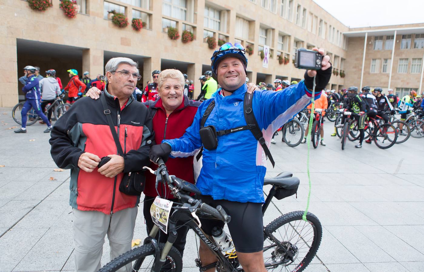 Cerca de 300 ciclistas participaron en la prueba