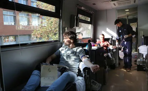 Estudiantes en una campaña anterior de donación de sangre. 