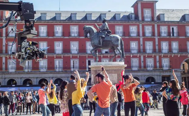 Un momento del vídeo en el Plaza Mayor de Madrid. 