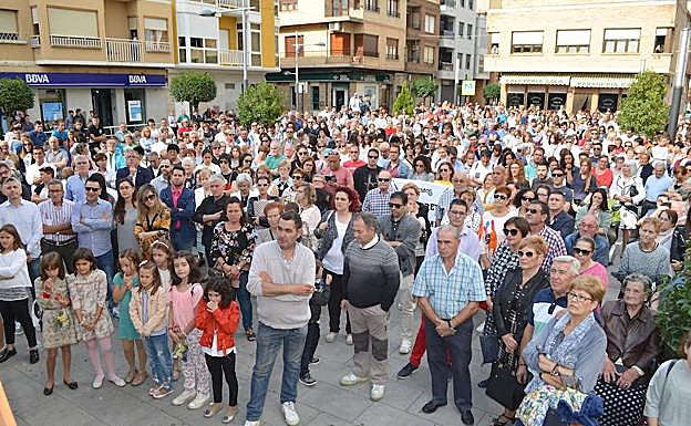 Multitudinaria manifestación en Rincón de Soto contra la sangría de la N-232 y en favor de la liberalización de la AP-68 el pasado verano. 