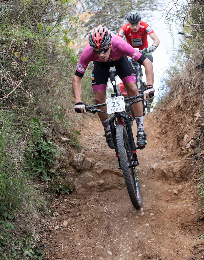 Los ciclistas riojanos conquistan nueve podios en el Open de bicicleta de montaña del Diario de Navarra en un espectacular cierre de competición en Estella