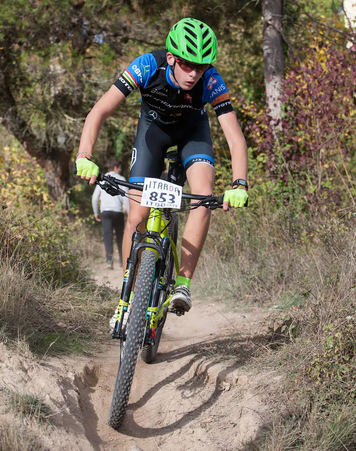 Los ciclistas riojanos conquistan nueve podios en el Open de bicicleta de montaña del Diario de Navarra en un espectacular cierre de competición en Estella