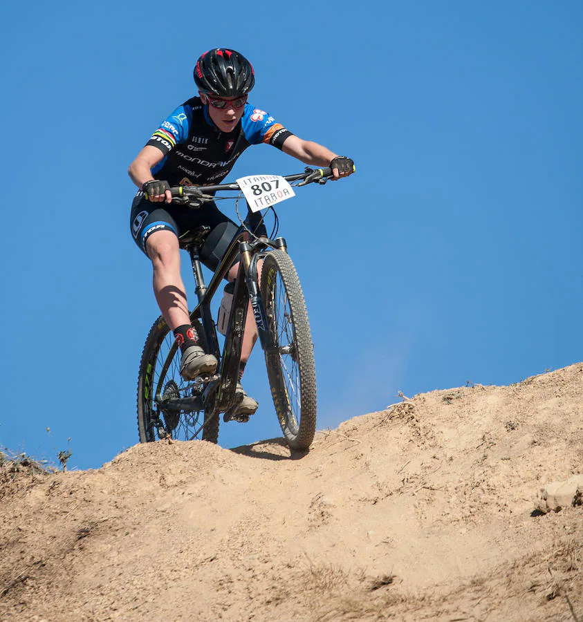 Los ciclistas riojanos conquistan nueve podios en el Open de bicicleta de montaña del Diario de Navarra en un espectacular cierre de competición en Estella