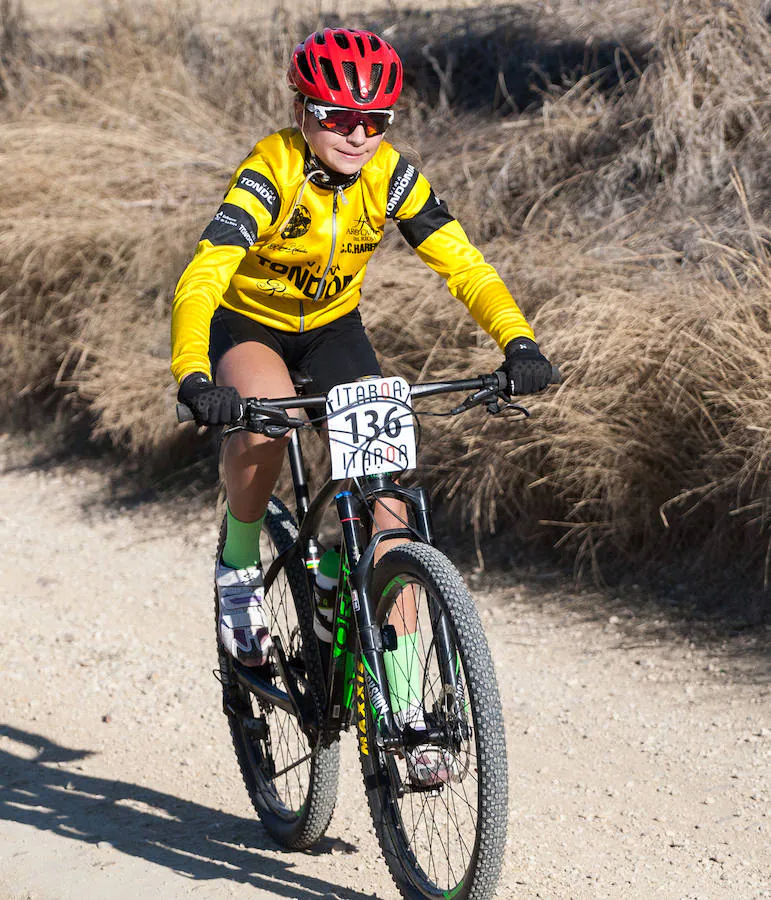 Los ciclistas riojanos conquistan nueve podios en el Open de bicicleta de montaña del Diario de Navarra en un espectacular cierre de competición en Estella