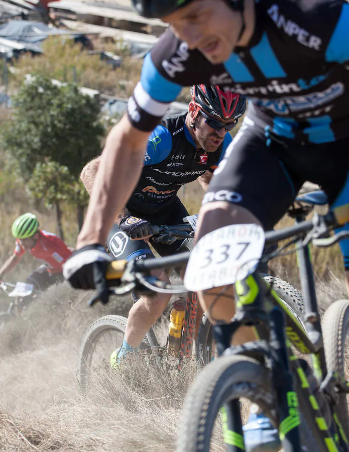 Los ciclistas riojanos conquistan nueve podios en el Open de bicicleta de montaña del Diario de Navarra en un espectacular cierre de competición en Estella