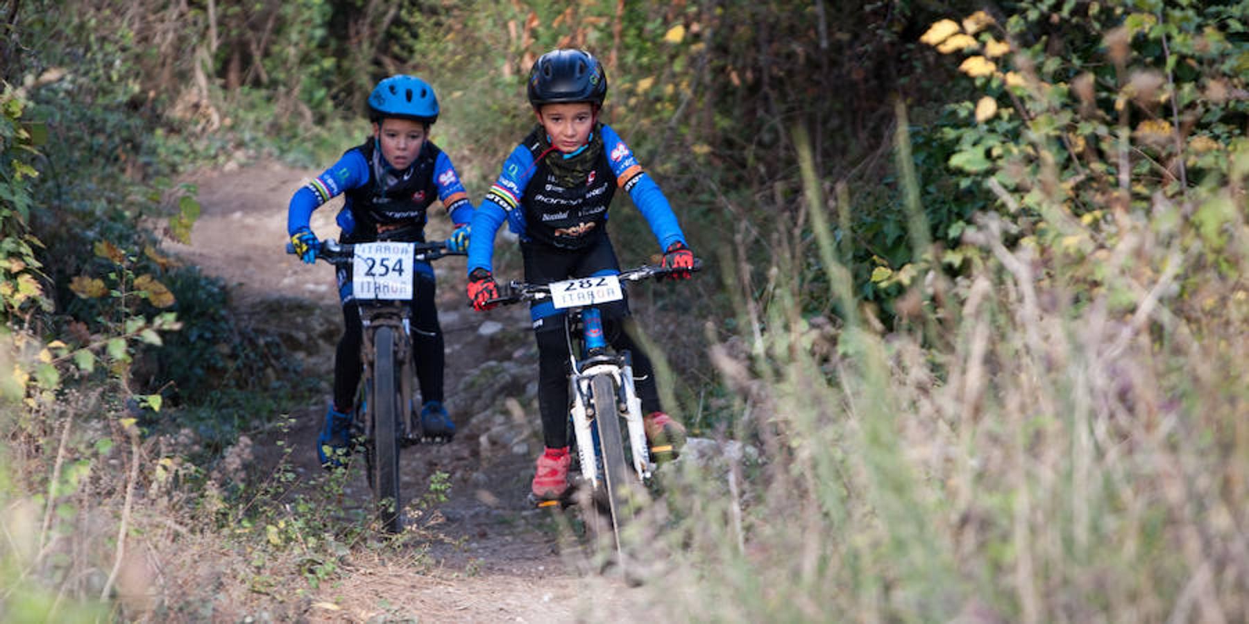 Los ciclistas riojanos conquistan nueve podios en el Open de bicicleta de montaña del Diario de Navarra en un espectacular cierre de competición en Estella