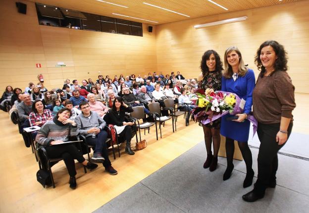 Acto del centro Isabel Olleta, ayer en Riojafórum. :: Díaz Uriel
