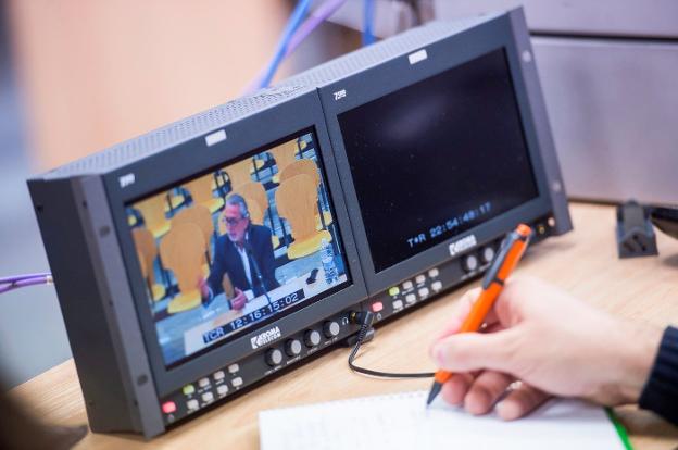 Imagen de Francisco Correa ayer en una pantalla mientras cerraba el juicio con su última palabra. :: efe