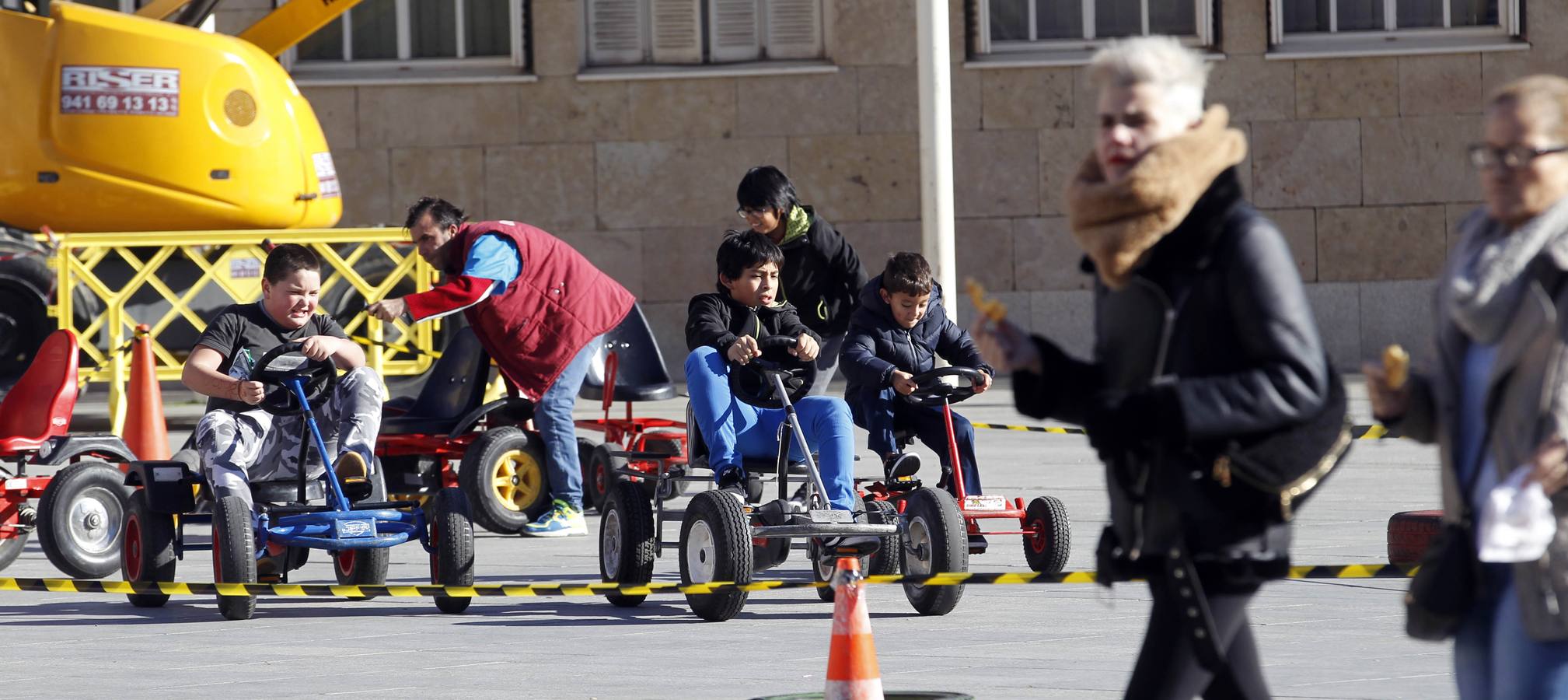 Los niños se divirtieron de lo lindo con los hinchables, tragantúa y talleres en el Día Internacional de la Infancia.