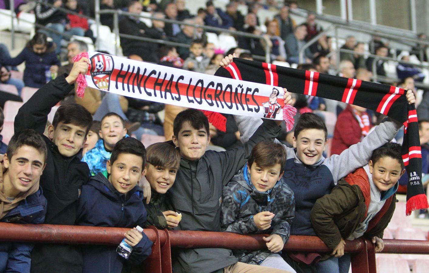 Imagénes del encuentro disputado en Las Gaunas entre la UD Logroñés y el CD Mirandés, que ha concluido con derrota para el equipo local.