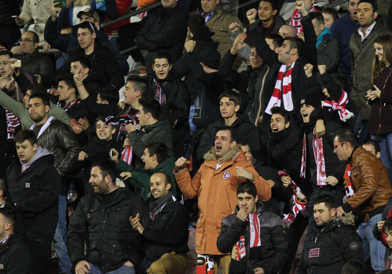 Imagénes del encuentro disputado en Las Gaunas entre la UD Logroñés y el CD Mirandés, que ha concluido con derrota para el equipo local.