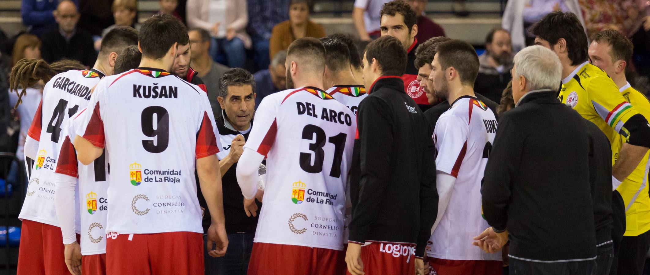 Las imágenes del partido en el que los franjivino se despidieron de la Copa EHF