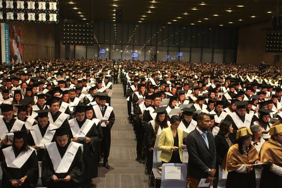 Un millar de alumnos de diez países americanos asistieron en Bogotá al acto de graduación de la Universidad Internacional de La Rioja (UNIR).