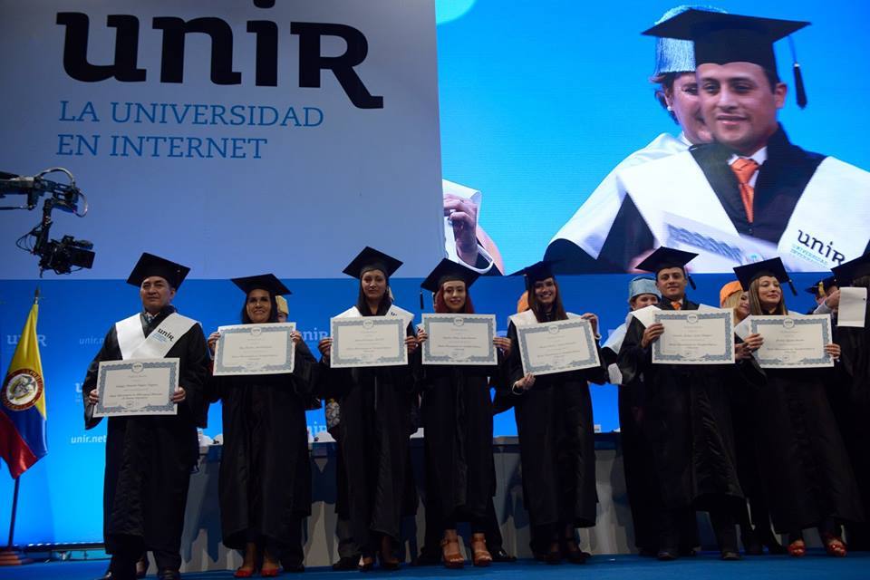 Un millar de alumnos de diez países americanos asistieron en Bogotá al acto de graduación de la Universidad Internacional de La Rioja (UNIR).