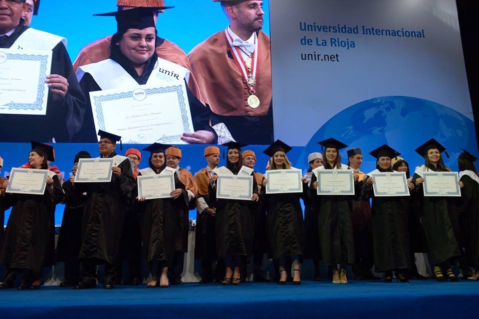 Un millar de alumnos de diez países americanos asistieron en Bogotá al acto de graduación de la Universidad Internacional de La Rioja (UNIR).