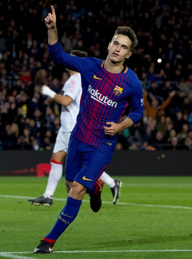 Denis Suárez celebra su gol, el cuarto de los azulgrana. :: efe