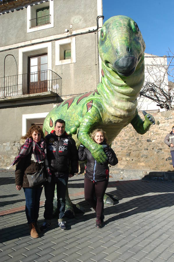 Este domingo se ha celebrado la V Carrera 'Entre dinosaurios' villa de Igea. El frío no ha sido un impedimento para los atletas.