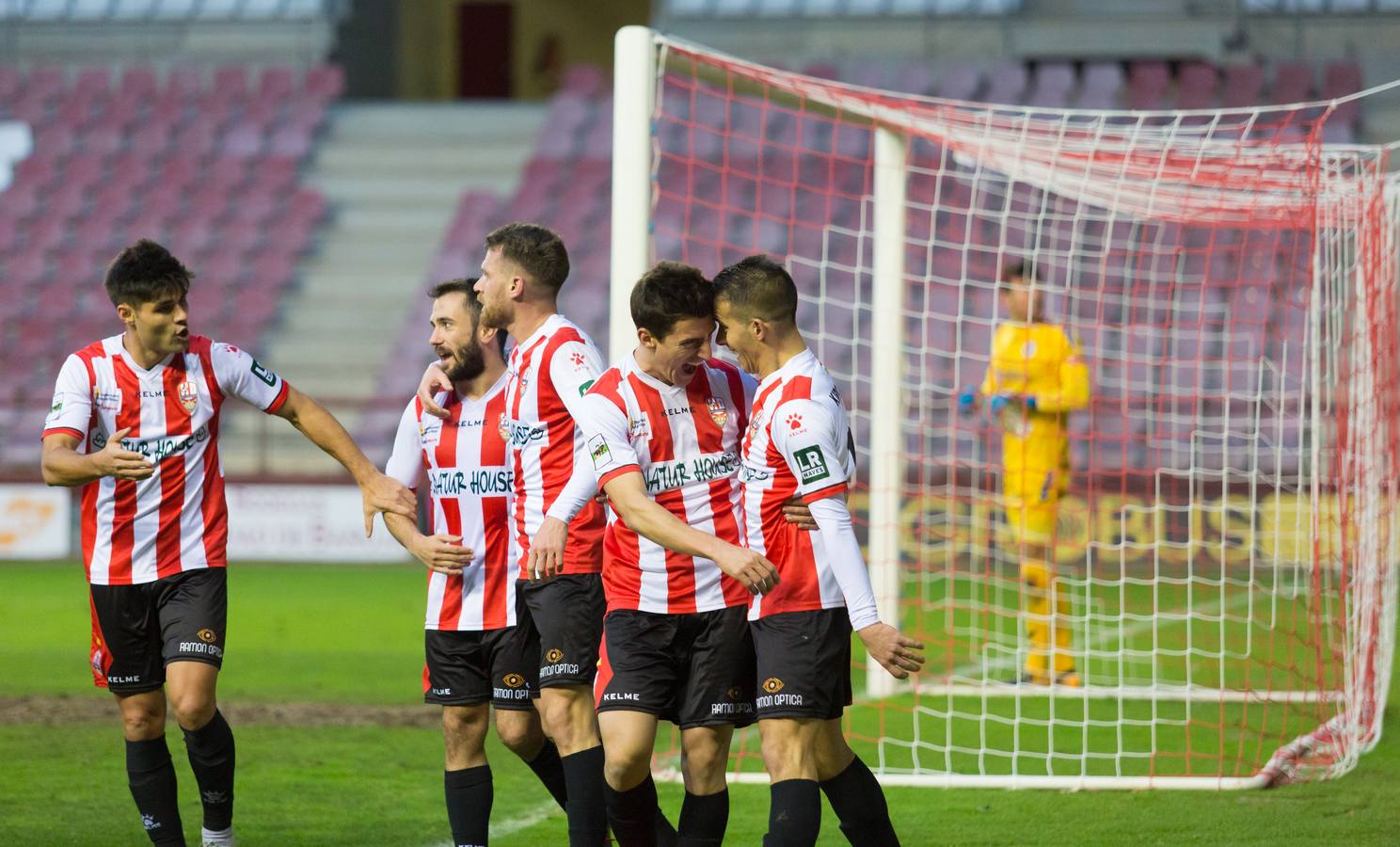 La UD Logroñés ha logrado una gran victoria ante el Racing por 2-1