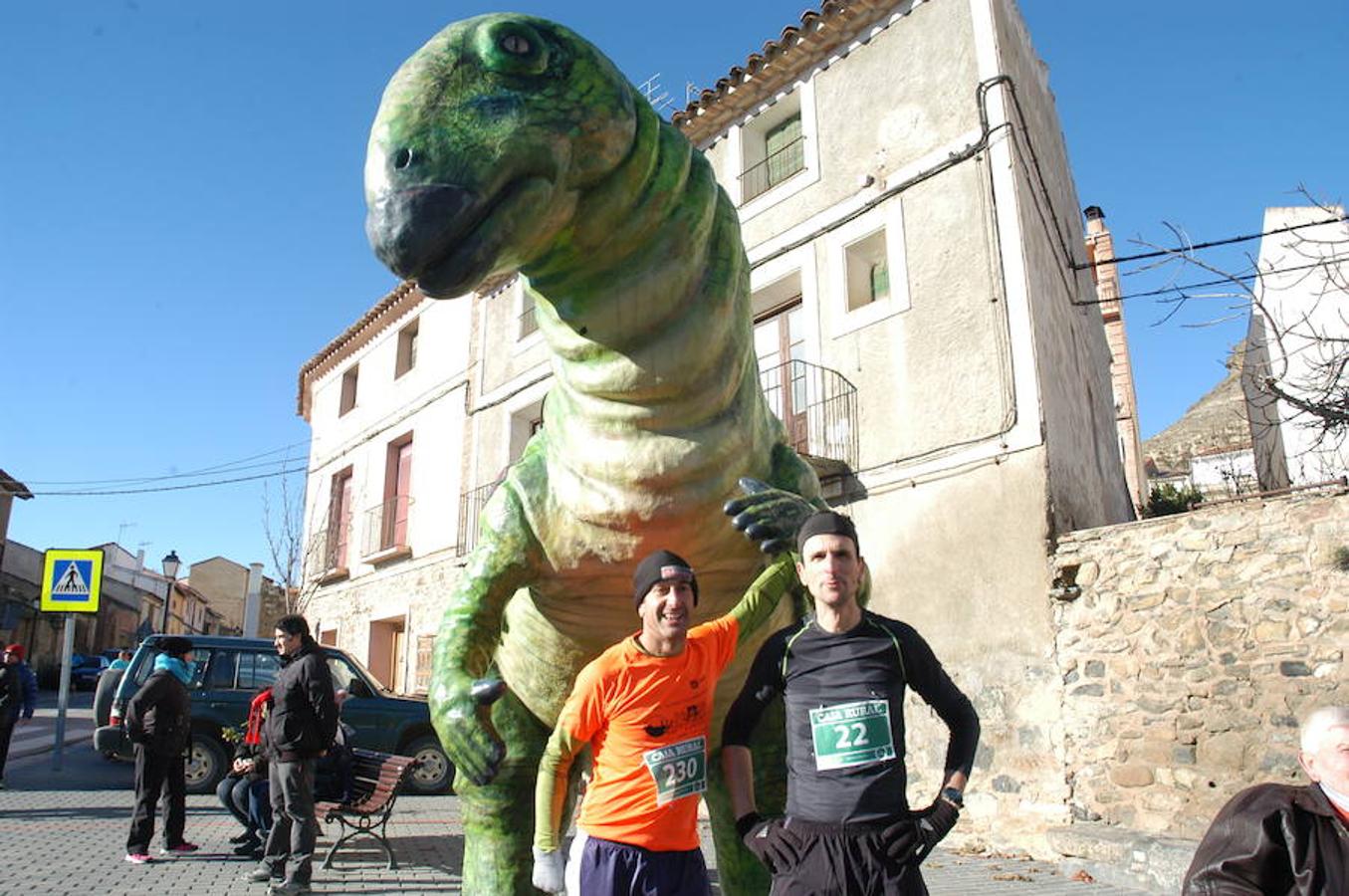 Este domingo se ha celebrado la V Carrera 'Entre dinosaurios' villa de Igea. El frío no ha sido un impedimento para los atletas.