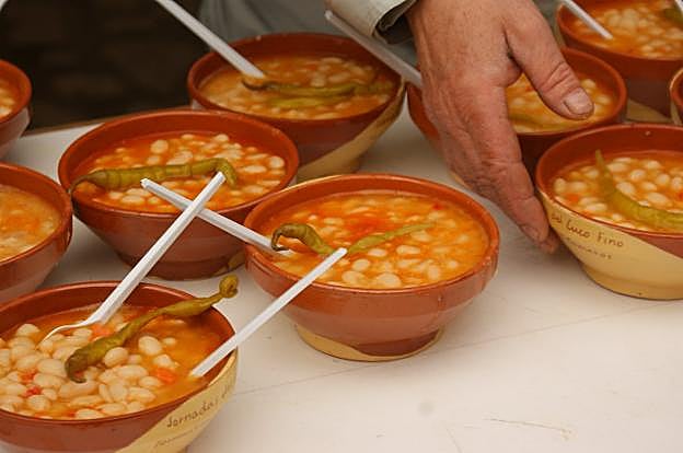 Degustación de cucos finos en las jornadas recientemente dedicadas a esta legumbre en Torrecilla. altura
