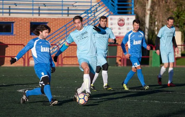 El Tabiques y Techos Revestimientos ganó al FV Rioja-Taberna 11 Metros. :: díaz uriel
