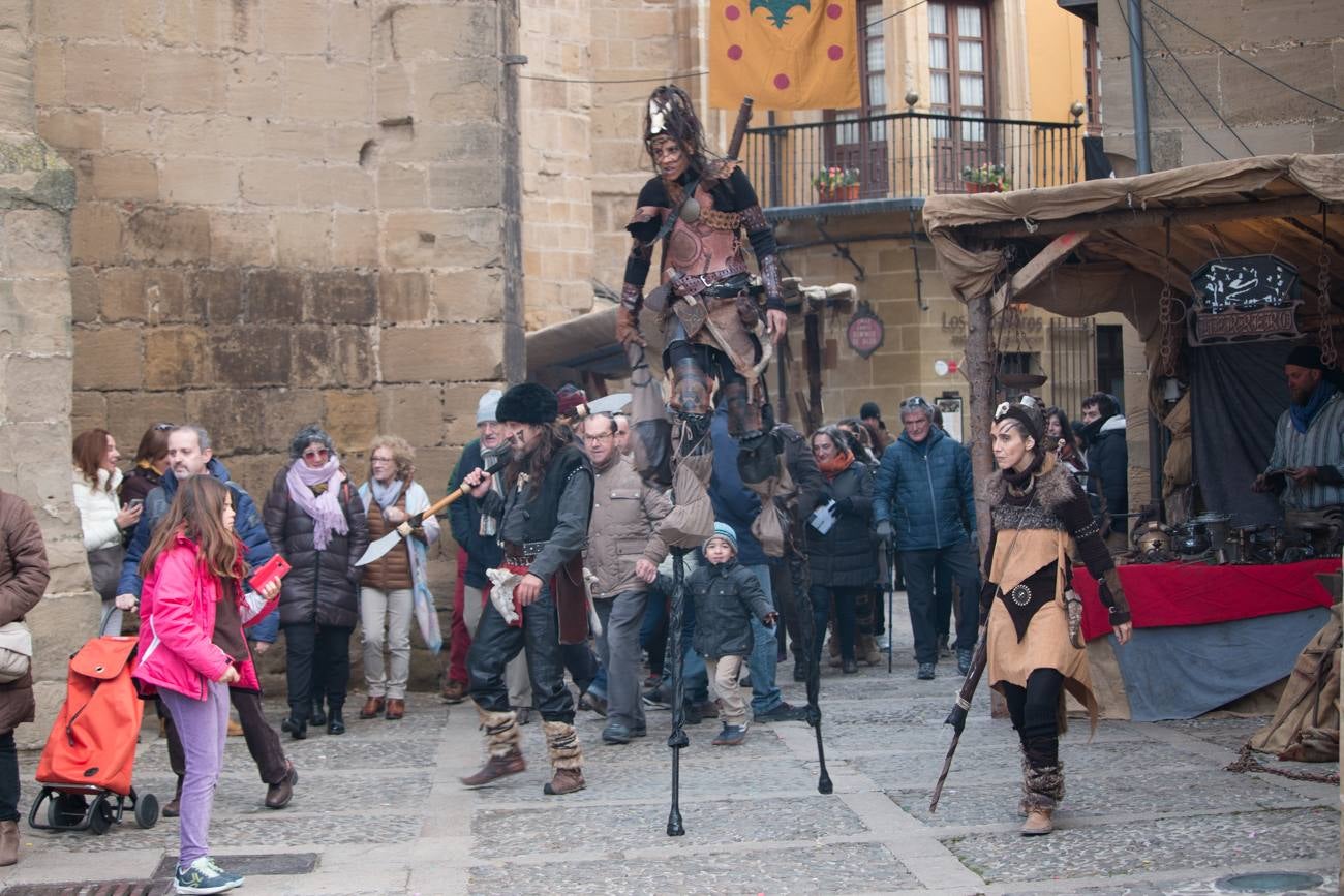 Cuando cayó la noche de este miércoles se pudo seguir disfrutando de los mercados y los espectáculos. Esta mañana, la localidad continuaba recibiendo a los turistas