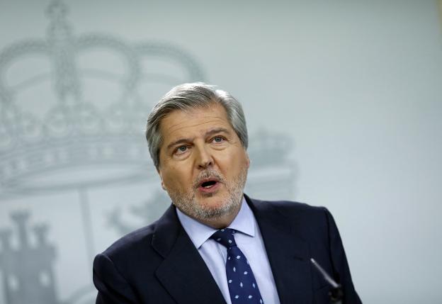 Méndez de Vigo en su comparecencia de ayer tras el Consejo de Ministros. ::  Óscar del Pozo