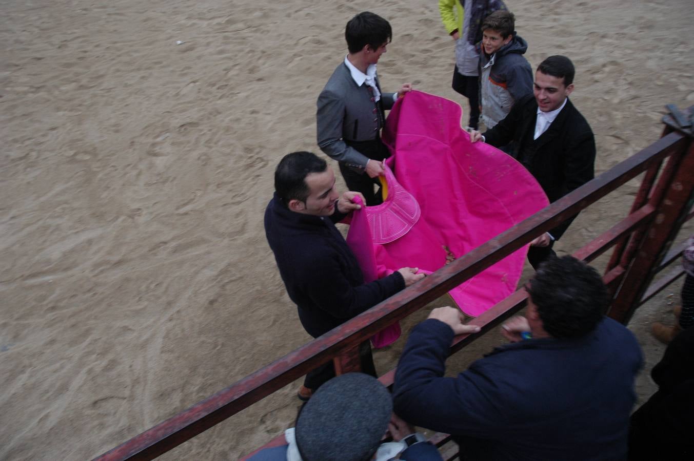 Este sábado ha tenido lugar el Festejo taurino en Rincón de Olivedo. Han participado alumnos de la escuela taurina de Zaragoza. El acto está incluido en las fiestas de la juventud de Rincón de Olivedo.