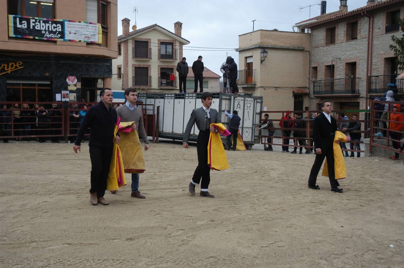 Este sábado ha tenido lugar el Festejo taurino en Rincón de Olivedo. Han participado alumnos de la escuela taurina de Zaragoza. El acto está incluido en las fiestas de la juventud de Rincón de Olivedo.