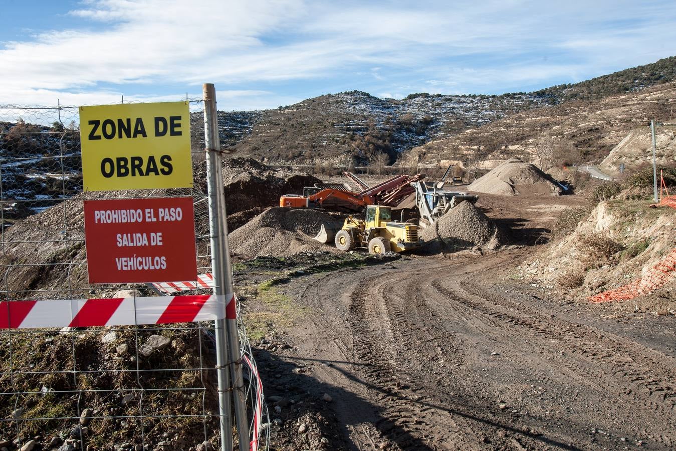 El municipio denuncia el impacto paisajístico que causa el embalse del Camero Viejo, a punto de concluir sus obras