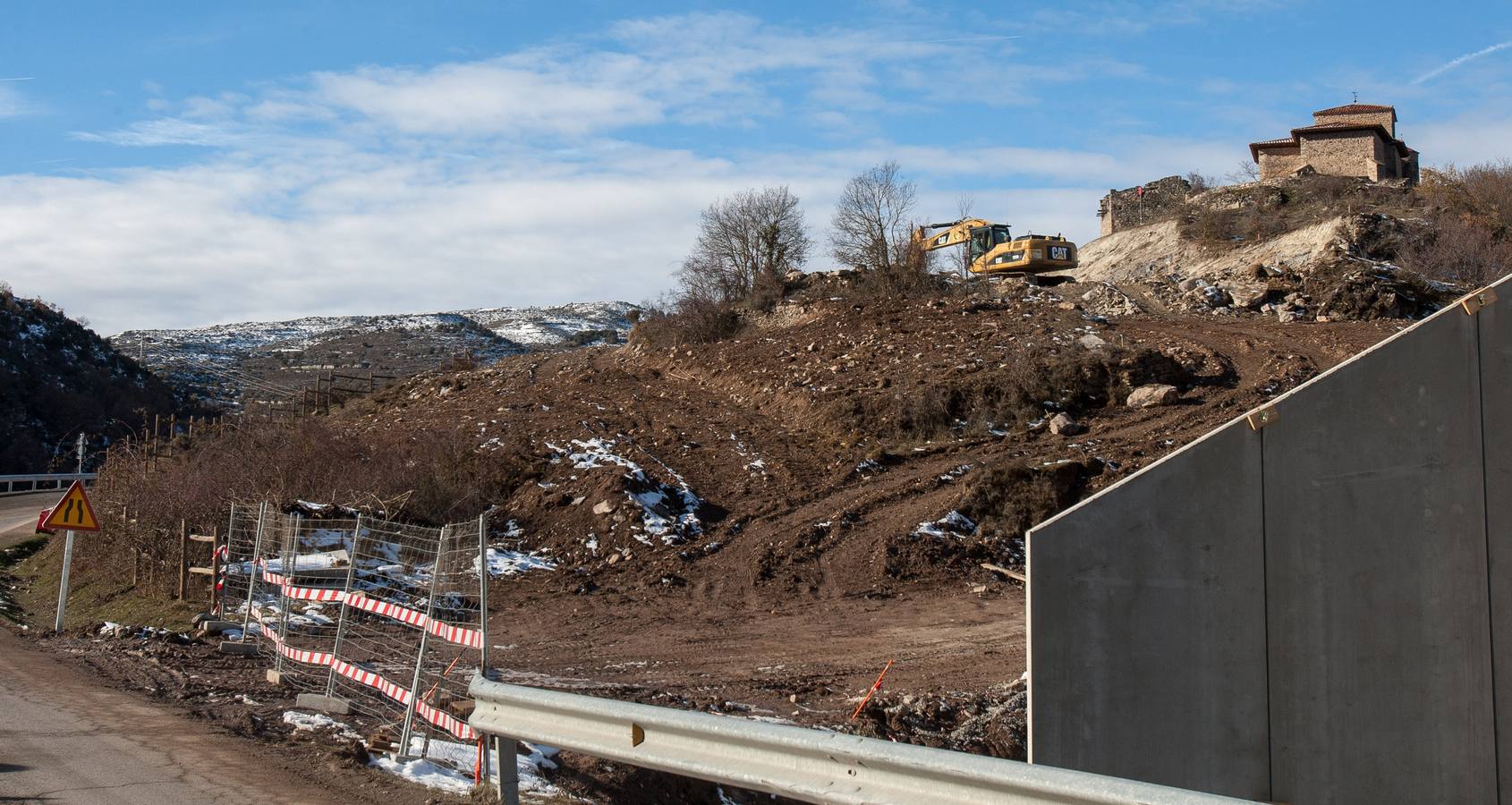 El municipio denuncia el impacto paisajístico que causa el embalse del Camero Viejo, a punto de concluir sus obras