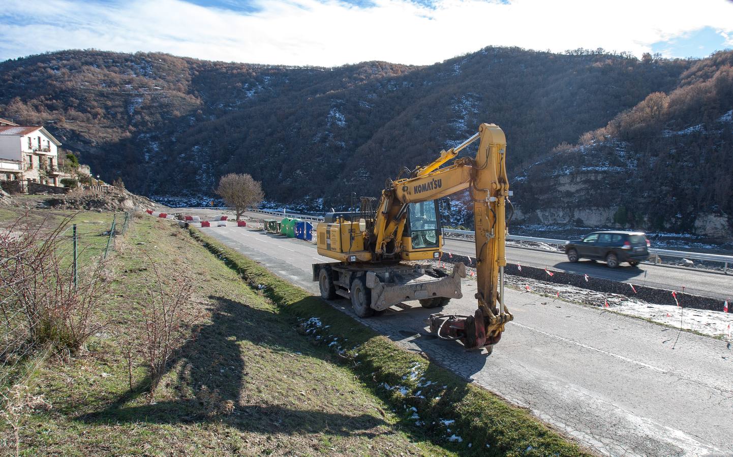 El municipio denuncia el impacto paisajístico que causa el embalse del Camero Viejo, a punto de concluir sus obras