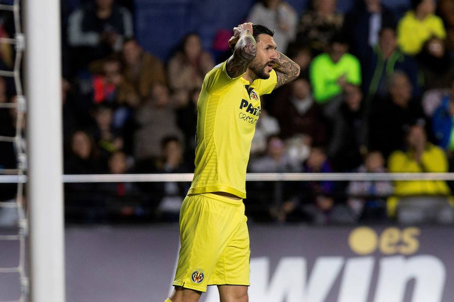 El conjunto de Valverde se impuso al de Calleja por 0-2 con goles de Luis Suárez y Messi. Los tantos llegaron cuando el Villarreal estaba con diez por expulsión de Raba. 