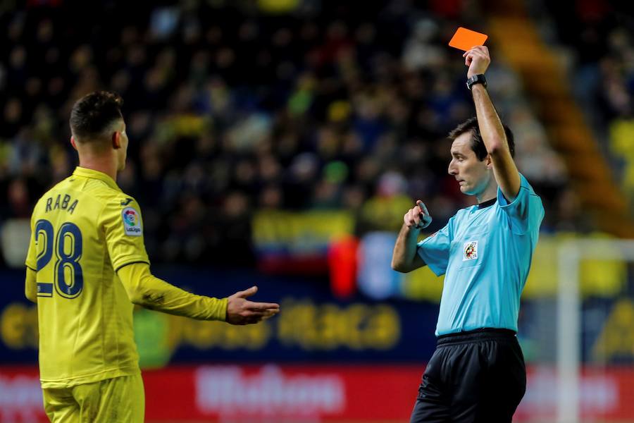 El conjunto de Valverde se impuso al de Calleja por 0-2 con goles de Luis Suárez y Messi. Los tantos llegaron cuando el Villarreal estaba con diez por expulsión de Raba. 