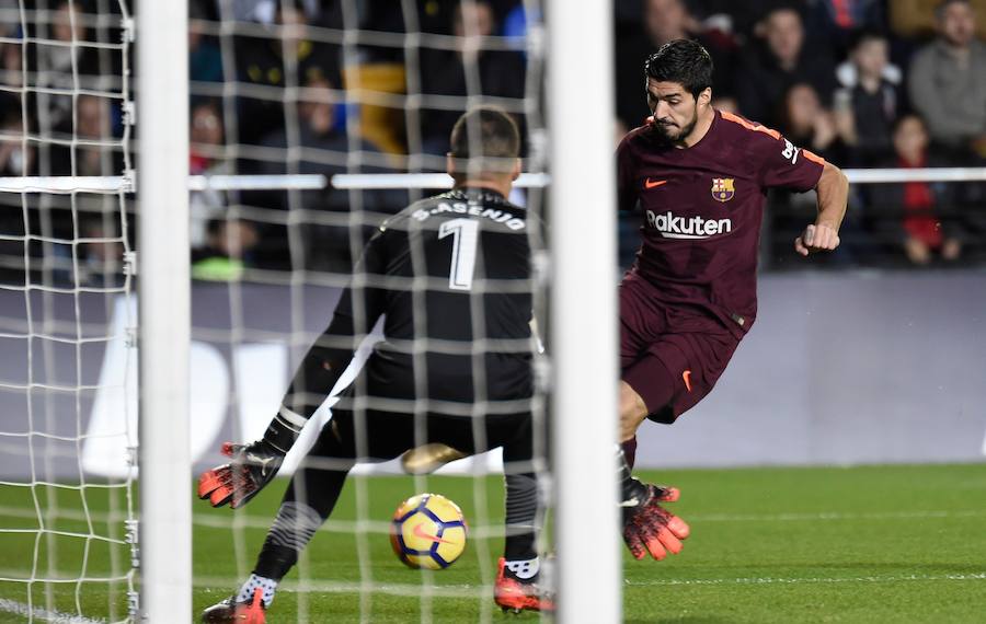 El conjunto de Valverde se impuso al de Calleja por 0-2 con goles de Luis Suárez y Messi. Los tantos llegaron cuando el Villarreal estaba con diez por expulsión de Raba. 