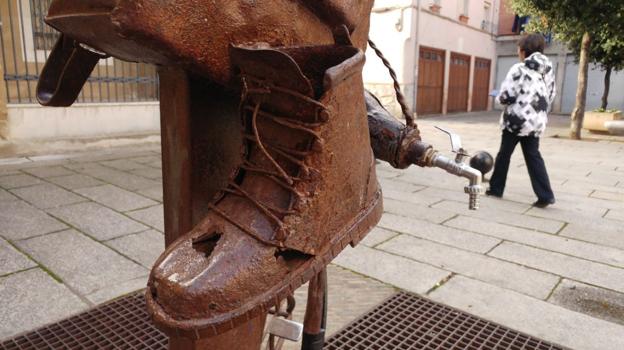 La fuente de los peregrinos, actualmente sin agua. :: 