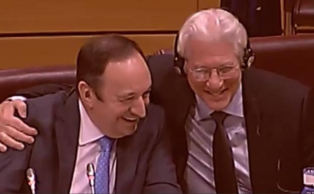 Richard Gere y Pedro Sanz, en el Senado..