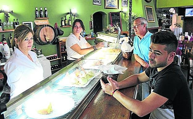 Restaurante La Bodega, que como el resto nota la medida. 