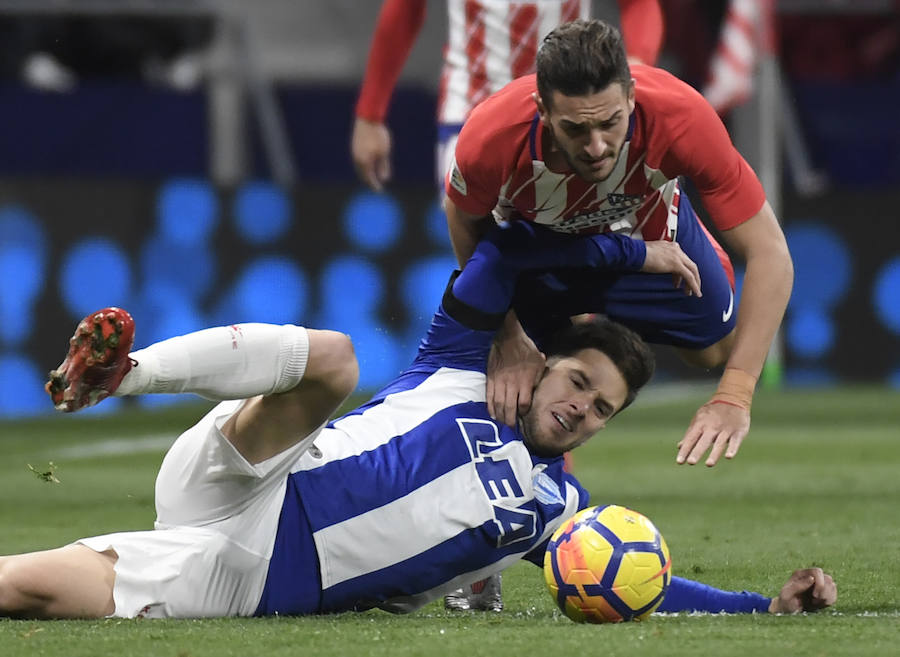 Un gol de Fernando Torres, que partió de suplente, a falta de 20 minutos para el final, dio la victoria al Atlético ante el Alavés en la jornada 16 de Liga.