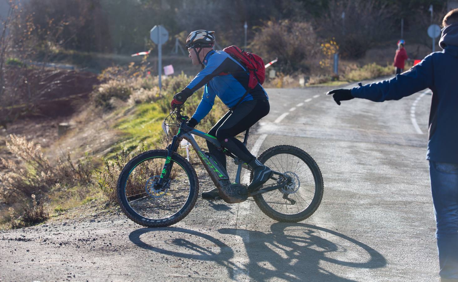 Los ciclistas disfrutaron de una estupenda carrera.