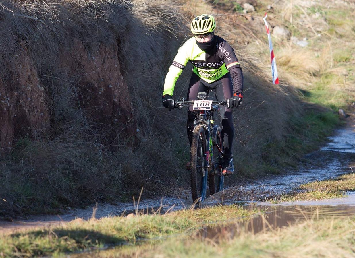 Los ciclistas disfrutaron de una estupenda carrera.